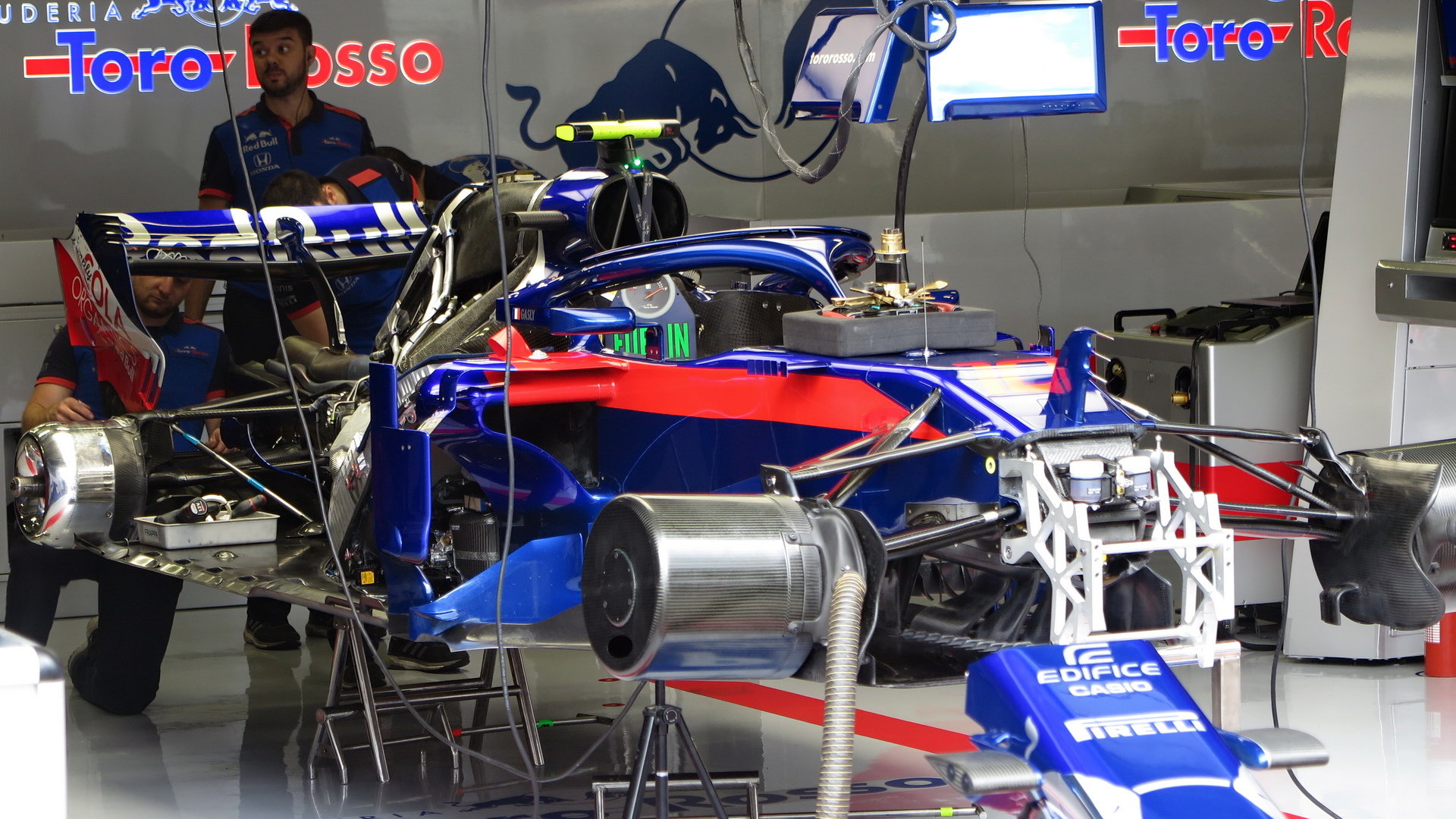 Přípravy vozu Toro Rosso v 1.tréninku v Rakousku
