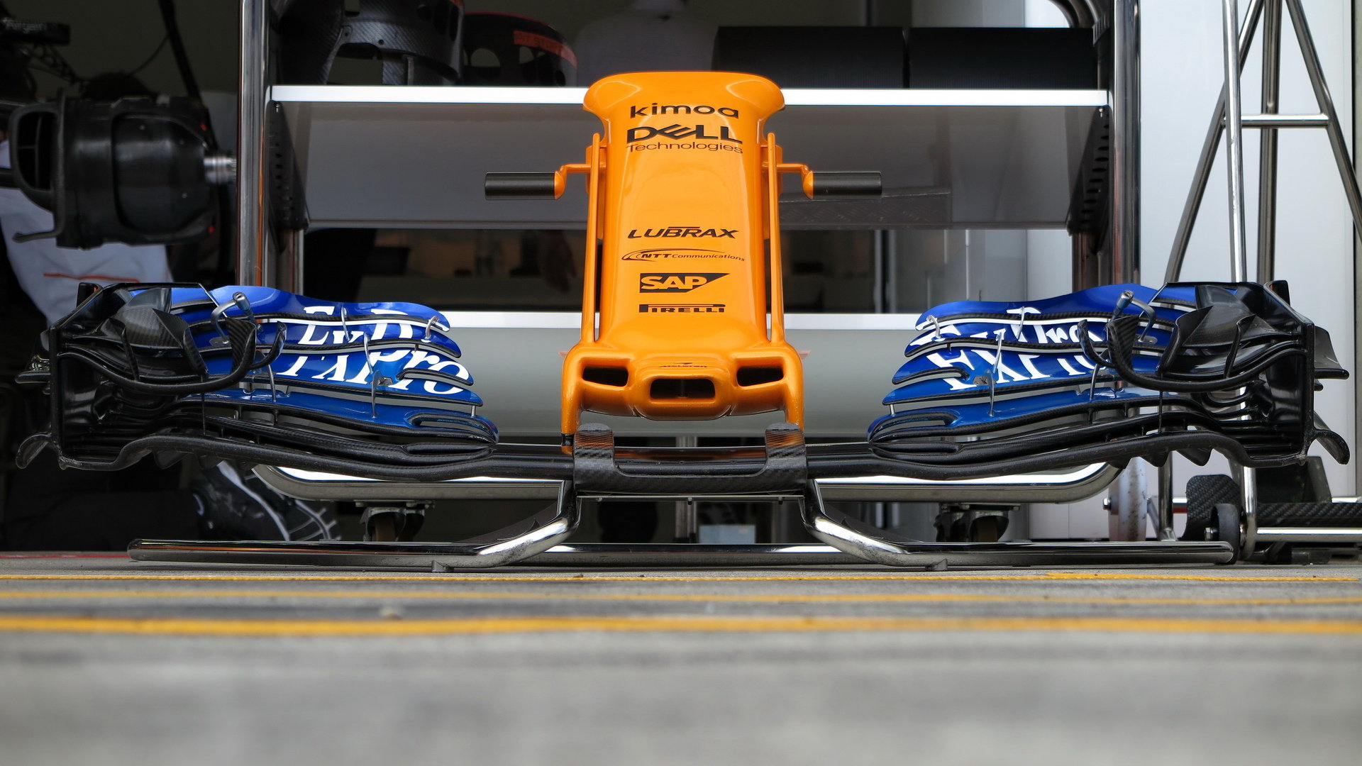 McLaren přivezl nové přední křídlo, testoval ale i staré díly
