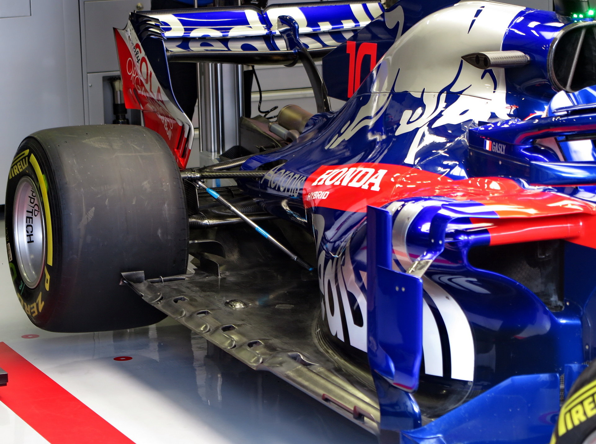 Detail vozu Toro Rosso v 1.tréninku v Rakousku