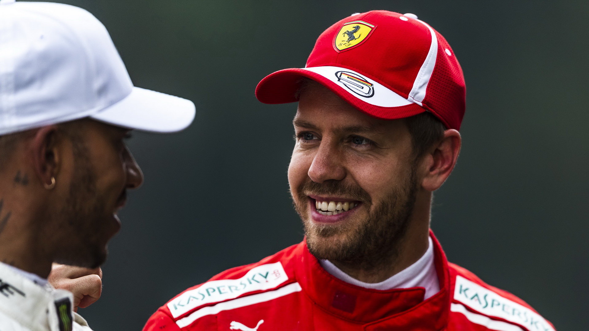 Sebastian Vettel a Lewis Hamilton po kvalifikaci v Rakousku