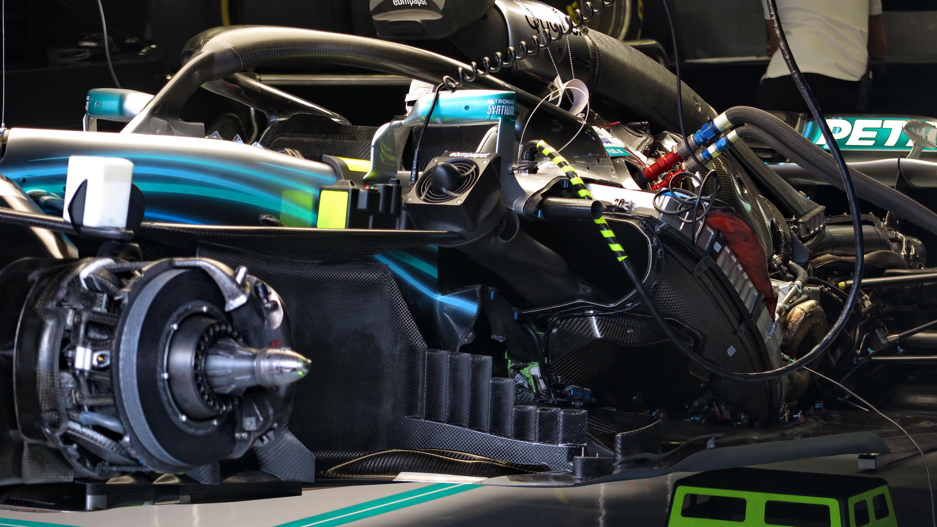 Detal vozu Mercedes při 3. sobotním tréninku v Rakousku