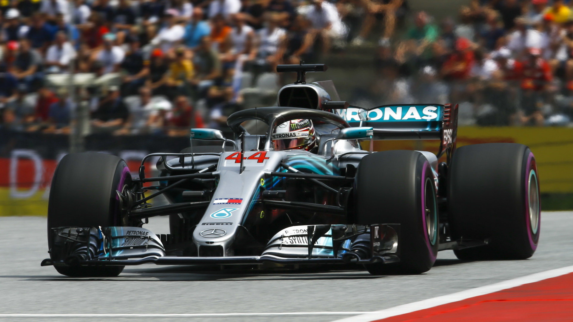 Lewis Hamilton v kvalifikaci v Rakousku