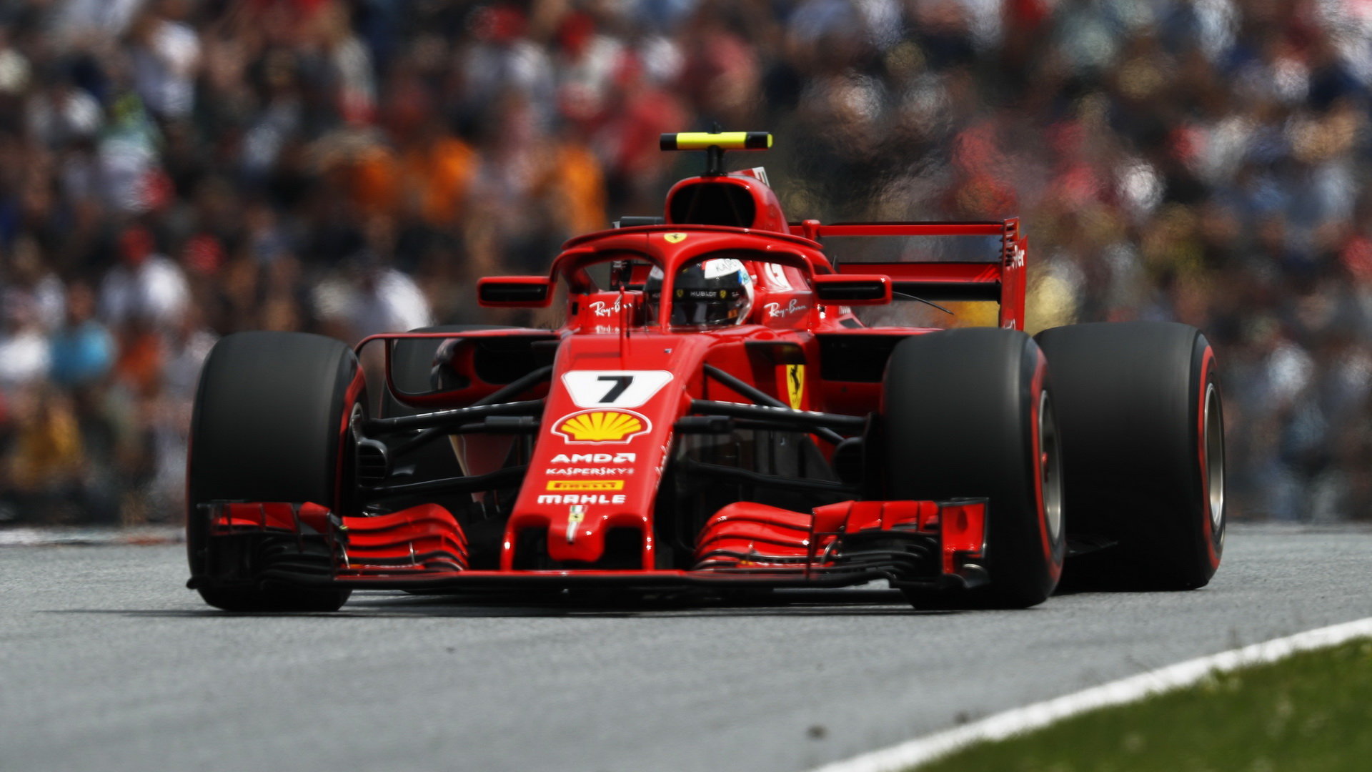 Ferrari s aktivovaným systémem pro snížení odporu (DRS) na zadním křídle
