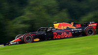 Max Verstappen s Red Bullem RB14 v kvalifikaci na Velkou cenu Rakouska