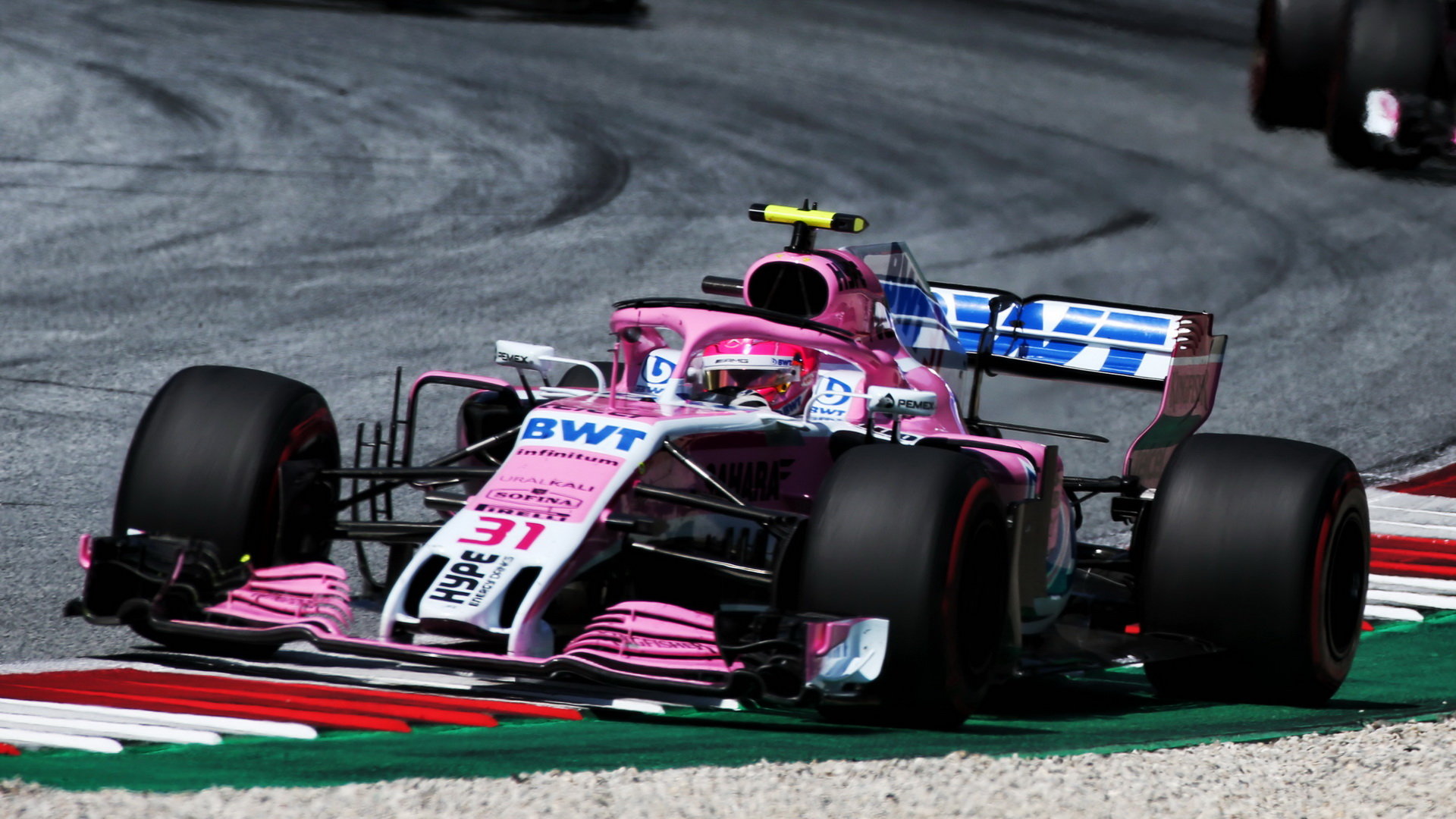 Esteban Ocon v závodě v Rakousku