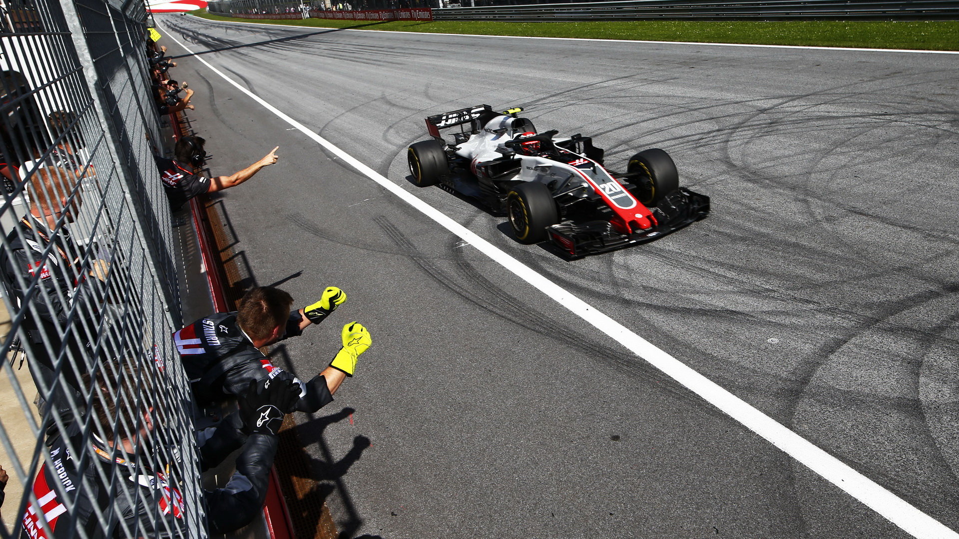 Haas projel cílem Velké ceny Rakouska 2018 na čtvrtém a pátém místě, připsal si tak 22 bodů