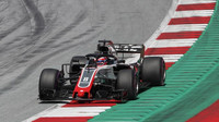 Romain Grosjean v závodě v Rakousku