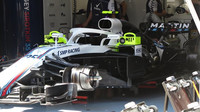 Williams bez kapoty, vzadu za kokpitem motor Mercedes