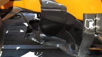 Detail deflektoru McLarenu MCL33 v Rakousku