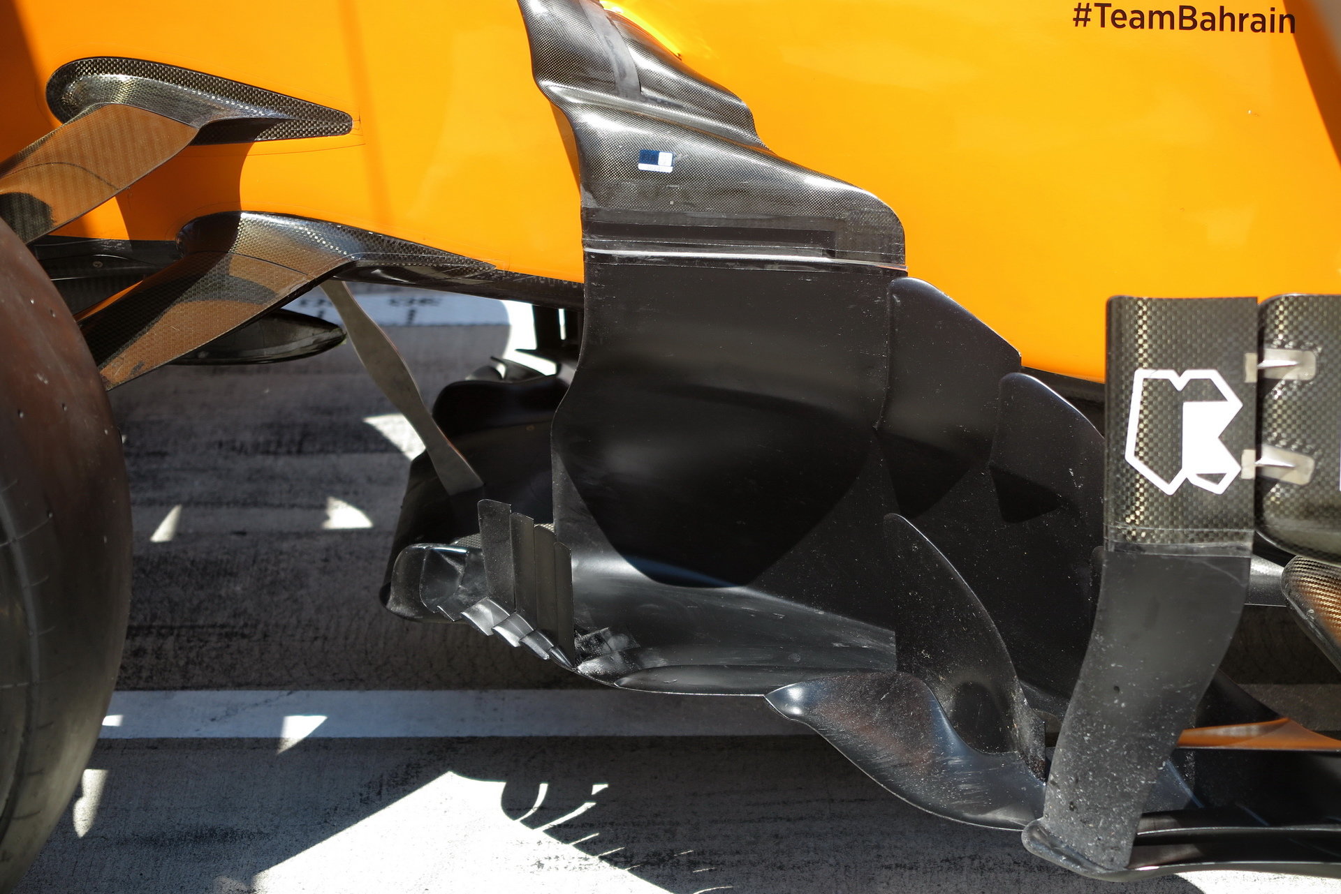 Detail deflektoru McLarenu MCL33 v Rakousku