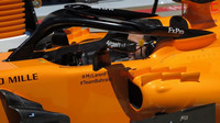 Vstupní otvor do bočnic McLarenu MCL33