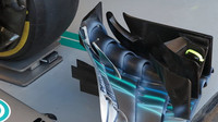Detail předního křídla Mercedesu W09 v Rakousku
