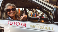 Julia Albu absolvovala ve své Toyotě Corolla přes 12 000 km dlouhou cestu z Kapského Města až do Londýna