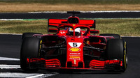 Sebastian Vettel v závodě v Silverstone
