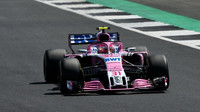 Esteban Ocon v závodě v Silverstone