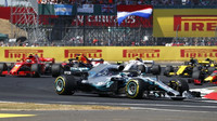 Valtteri Bottas v závodě v Silverstone