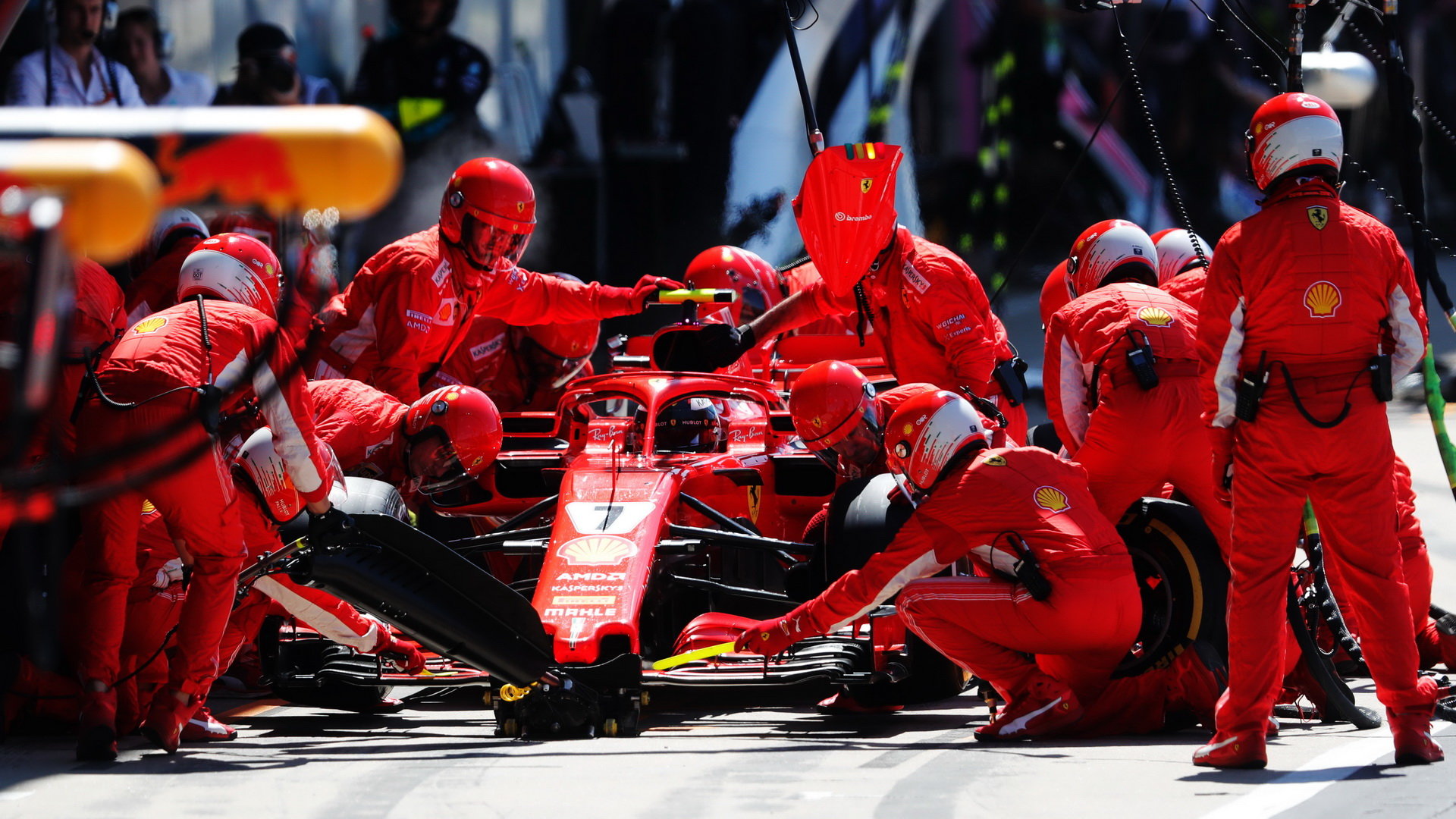 Kimi Räikkönen v závodě v Silverstone