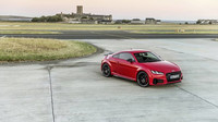 Audi TT dostala pro rok 2019 facelift, který přináší drobné úpravy designu a hlavně řadu nových prvků standardní výbavy