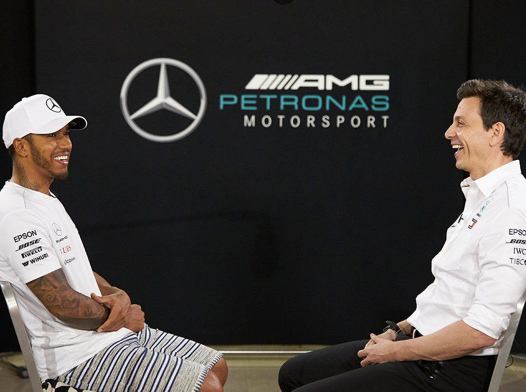 Lewis Hamilton s Totem Wolffem konečně podepsal prodloužení lukrativní smlouvy