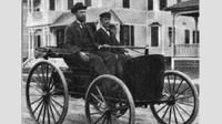 Bratři Charles E. Duryea (vlevo) a J. Frank Duryea