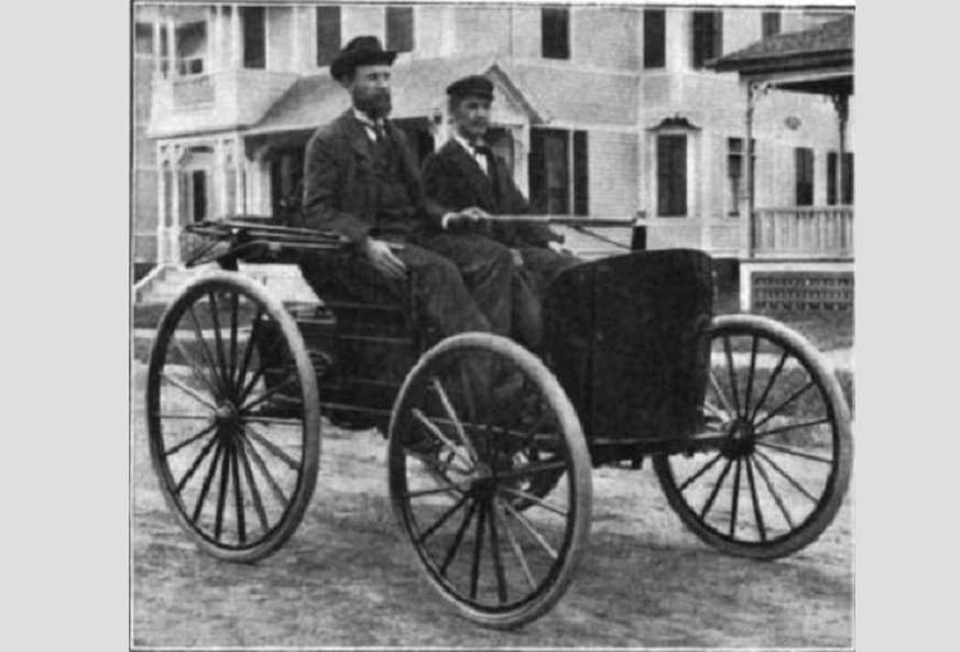 Bratři Charles E. Duryea (vlevo) a J. Frank Duryea
