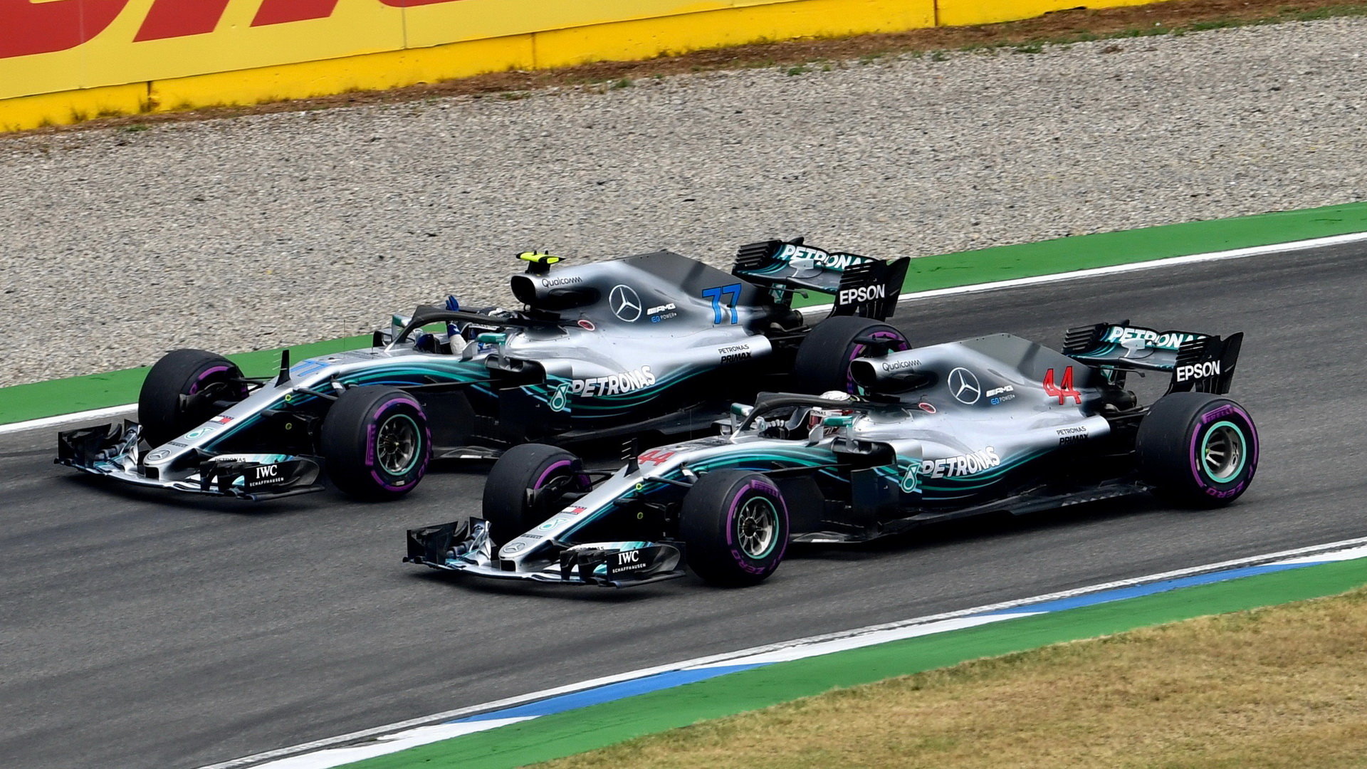 Lewis Hamilton a Valtteri Bottas na Hockenheimringu