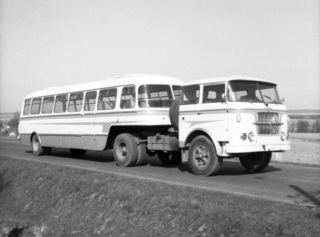 Škoda-LIAZ 706 RTTN s autobusovým návěsem