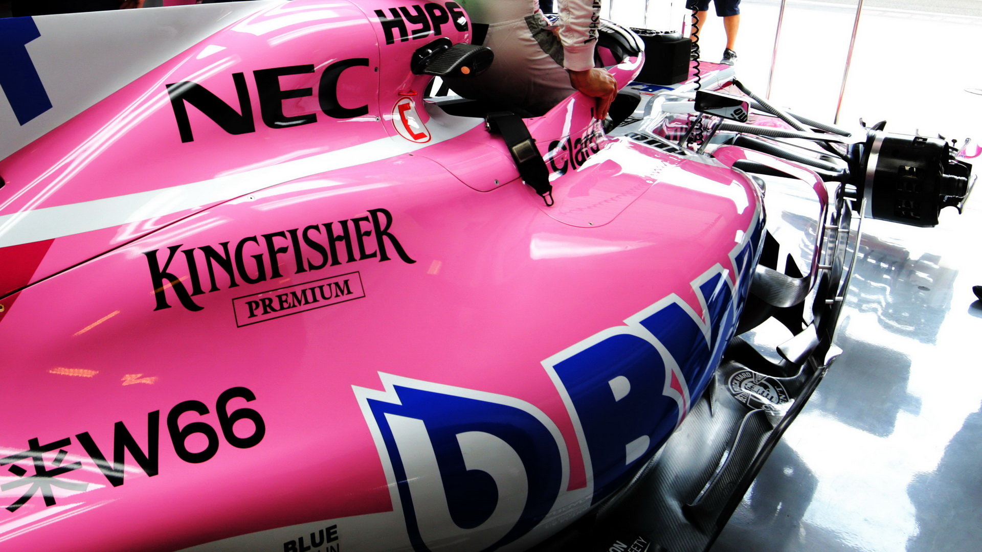 Detail bočnice vozu Force India v tréninku v Maďarsku