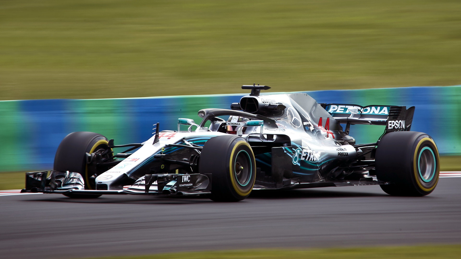 Lewis Hamilton s Mercedesem F1 W09 v Maďarsku