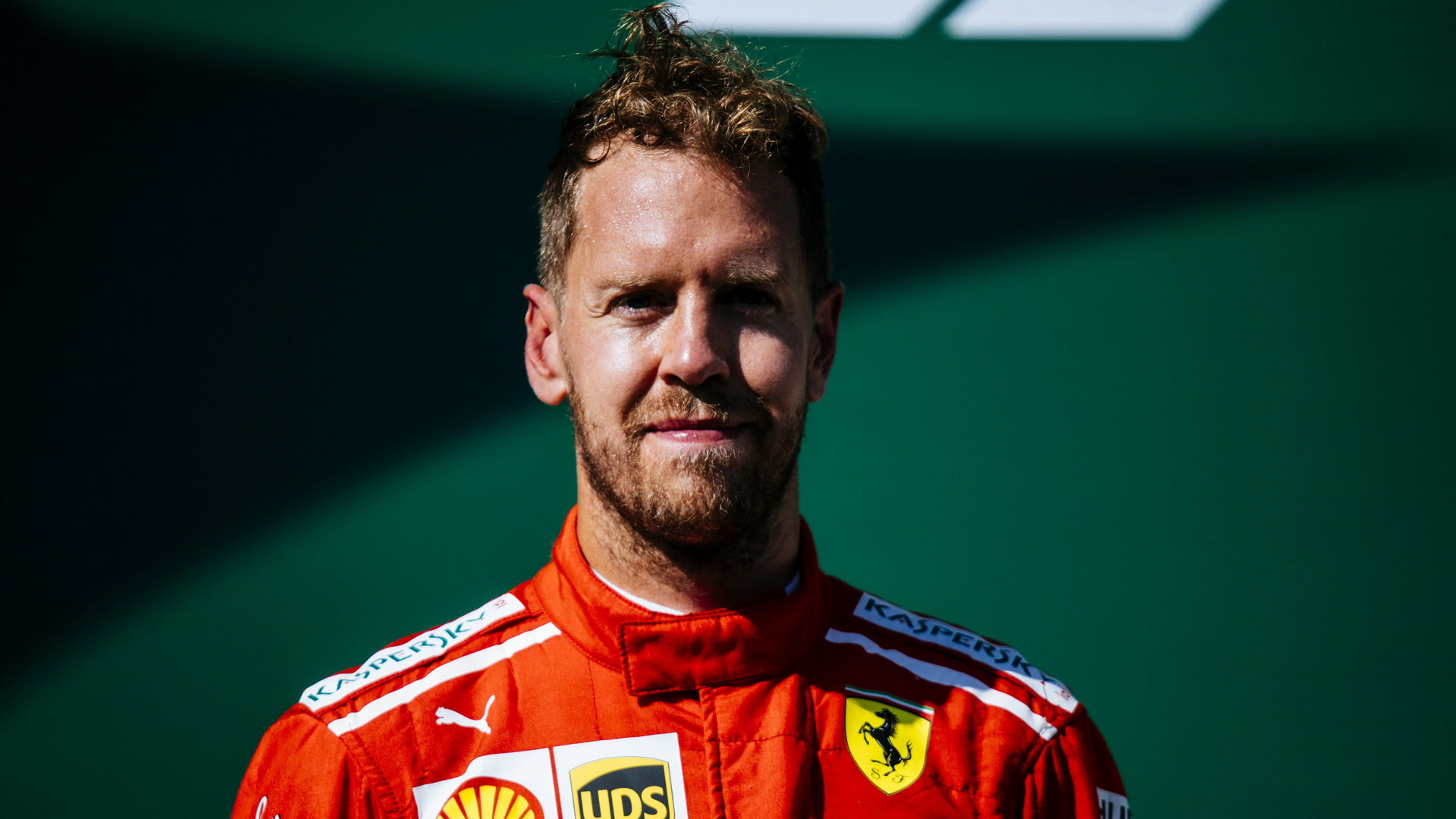 Sebastian Vettel na pódiu po závodě v Maďarsku