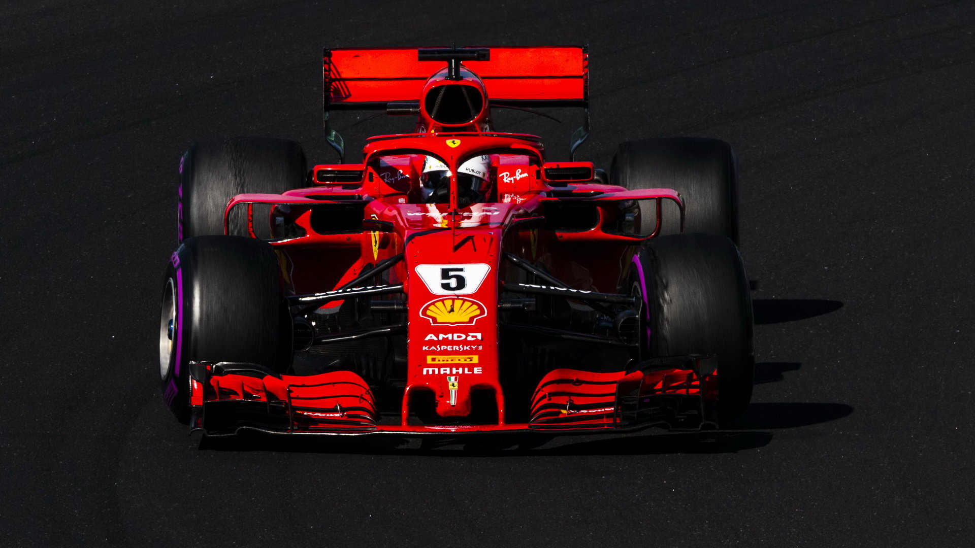 Sebastian Vettel dojel v Maďarsku po kolizi s Valtterim Bottasem druhý za svým největším soupeřem, Lewisem Hamiltonem