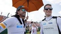 Fernando Alonso a Stoffel Vandoorne před závodem v Maďarsku