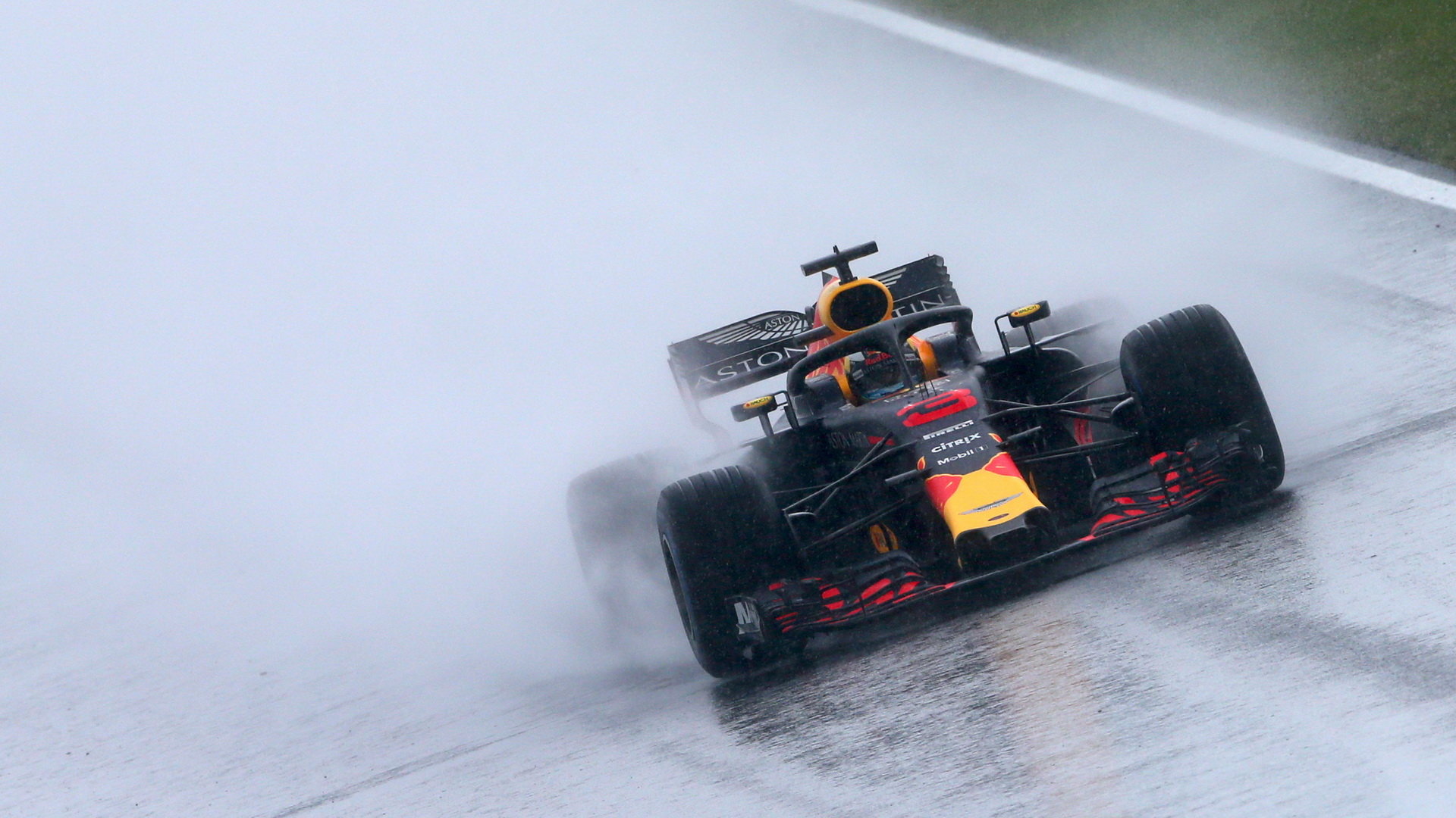 Daniel Ricciardo za deštivé kvalifikace v Maďarsku