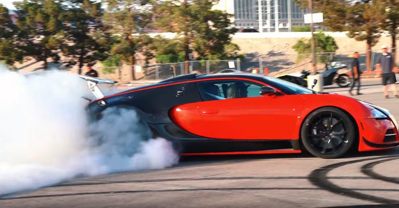 Bugatti Veyron s pohonem zadních kol pálí pneumatiky neskutečnou rychlostí