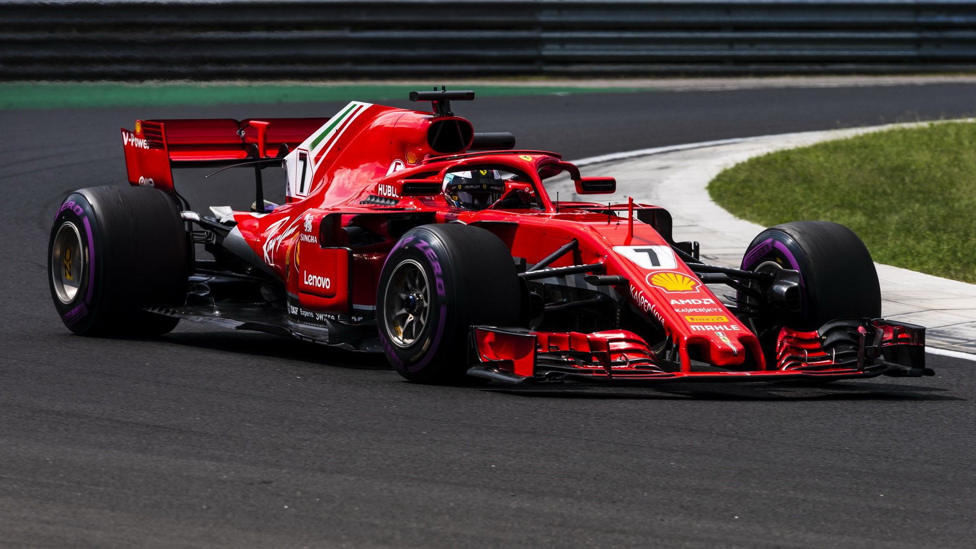 Ferrari se ve výkonu pohonné jednotky dostalo před Mercedes, což má pozitivní dopad i na výsledky jeho zákazníků