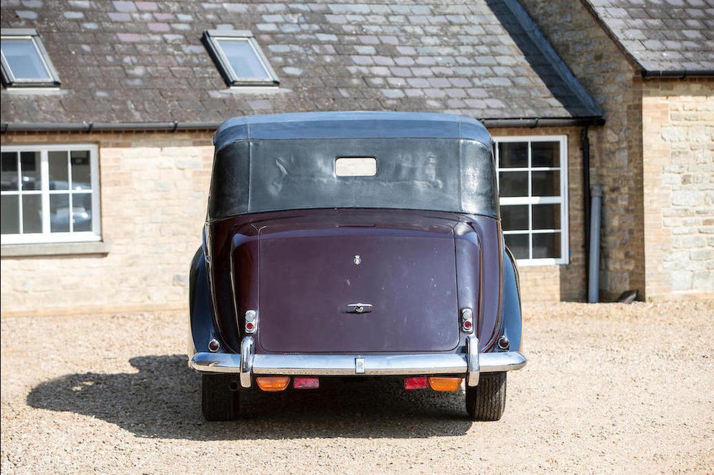 Rolls-Royce Phantom IV State Landaulette z roku 1953, kterým jezdila britská královna Alžběta II.