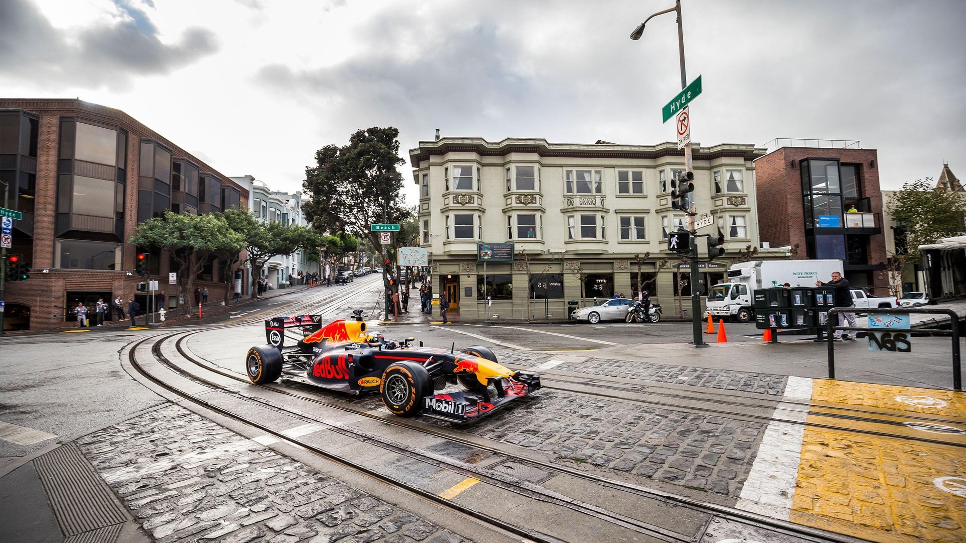 Daniel Ricciardo se vydal na cestu napříč USA ve velmi neobvyklém voze