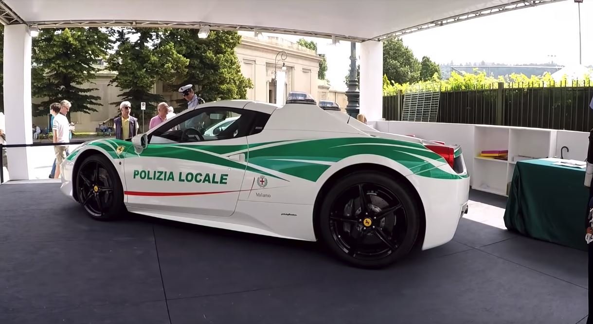 Dnes policejní Ferrari 458 bylo zabaveno členovi mafie