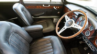 Morris Mini Cooper S DeVille, kterým se v šedesátých letech proháněl Paul McCartney