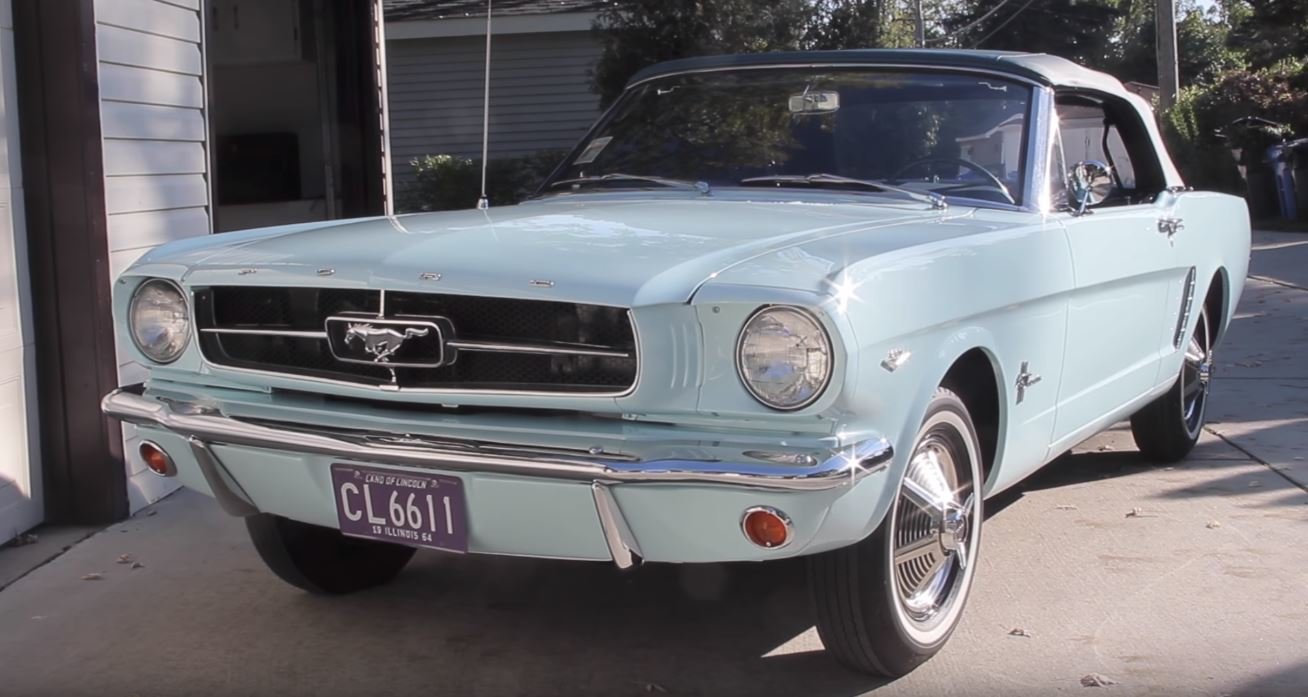 První Ford Mustang se prodal ještě několik dnů před oficiální premiérou a dodnes zůstal u své první majitelky