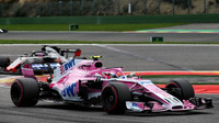 Esteban Ocon v závodě v Belgii