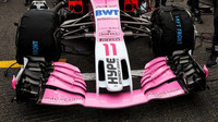 Přední křídlo vozu Force India před závodem v Belgii