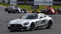 Safety car počas závodu v Belgii