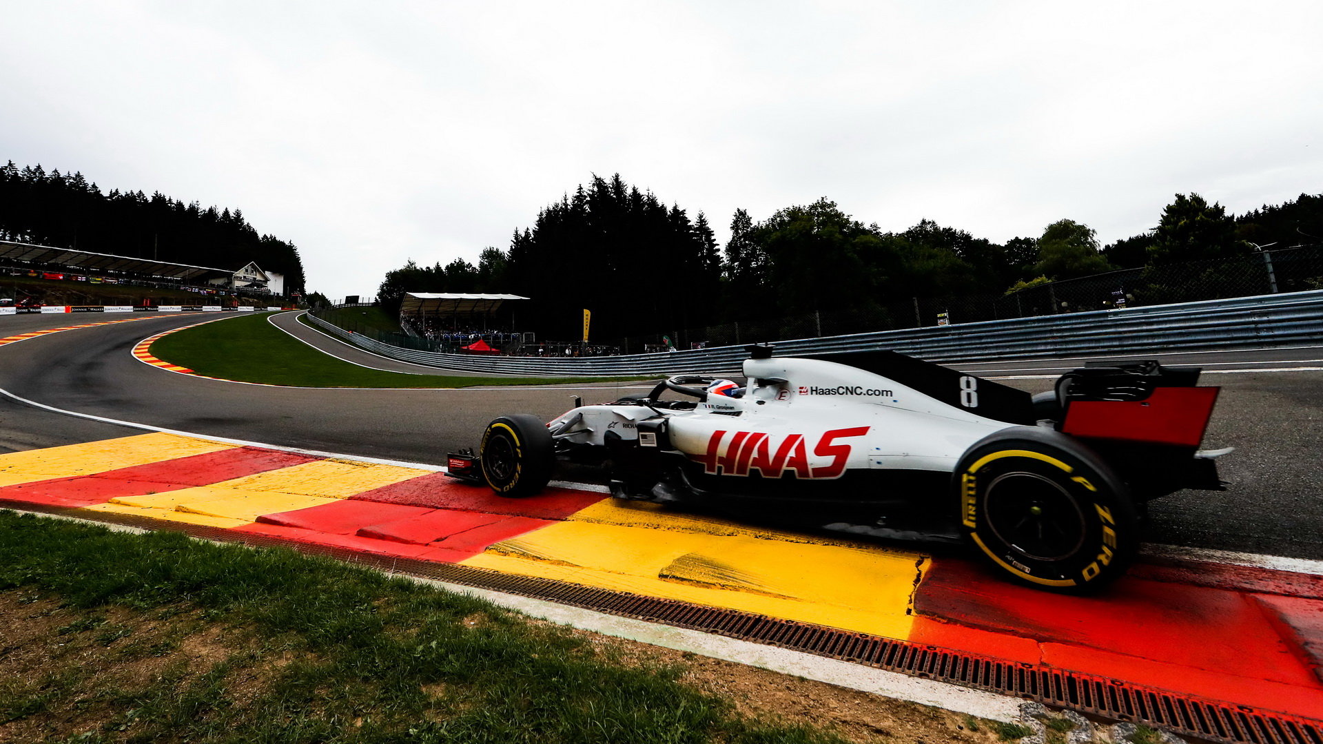 Romain Grosjean v závodě v Belgii