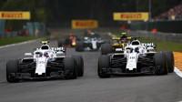 Sergej Sirotkin a Lance Stroll v závodě v Belgii