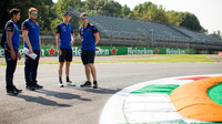 Brendon Hartley se seznamuje s tratí na Monze