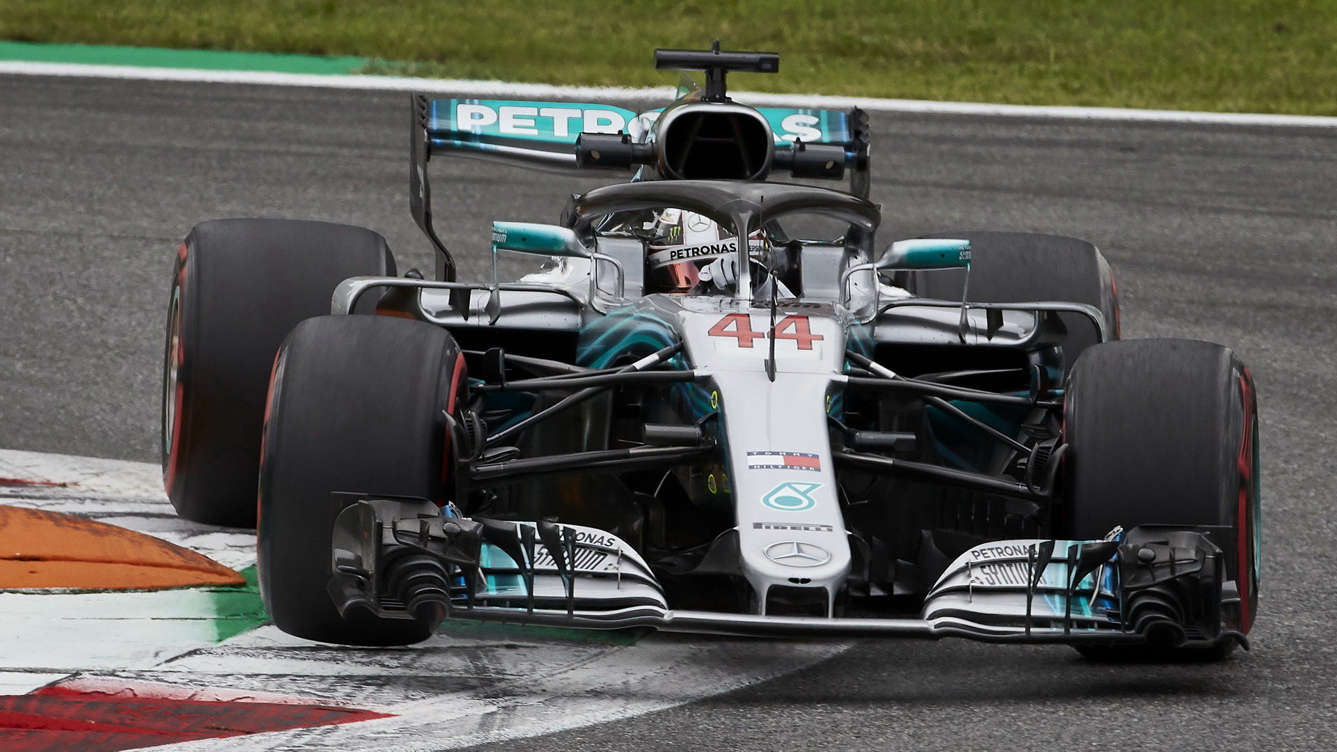 Lewis Hamilton může získat pátý titul už v příštím závodě