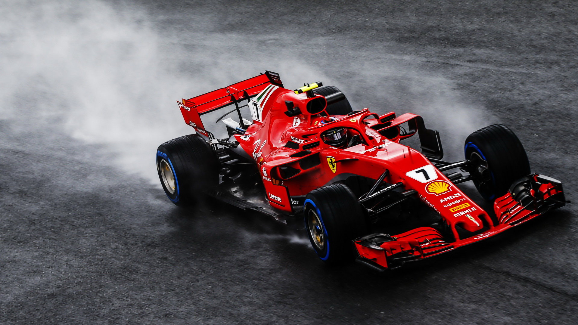 Kimi Räikkönen při pátečním deštivém tréninku na Monze