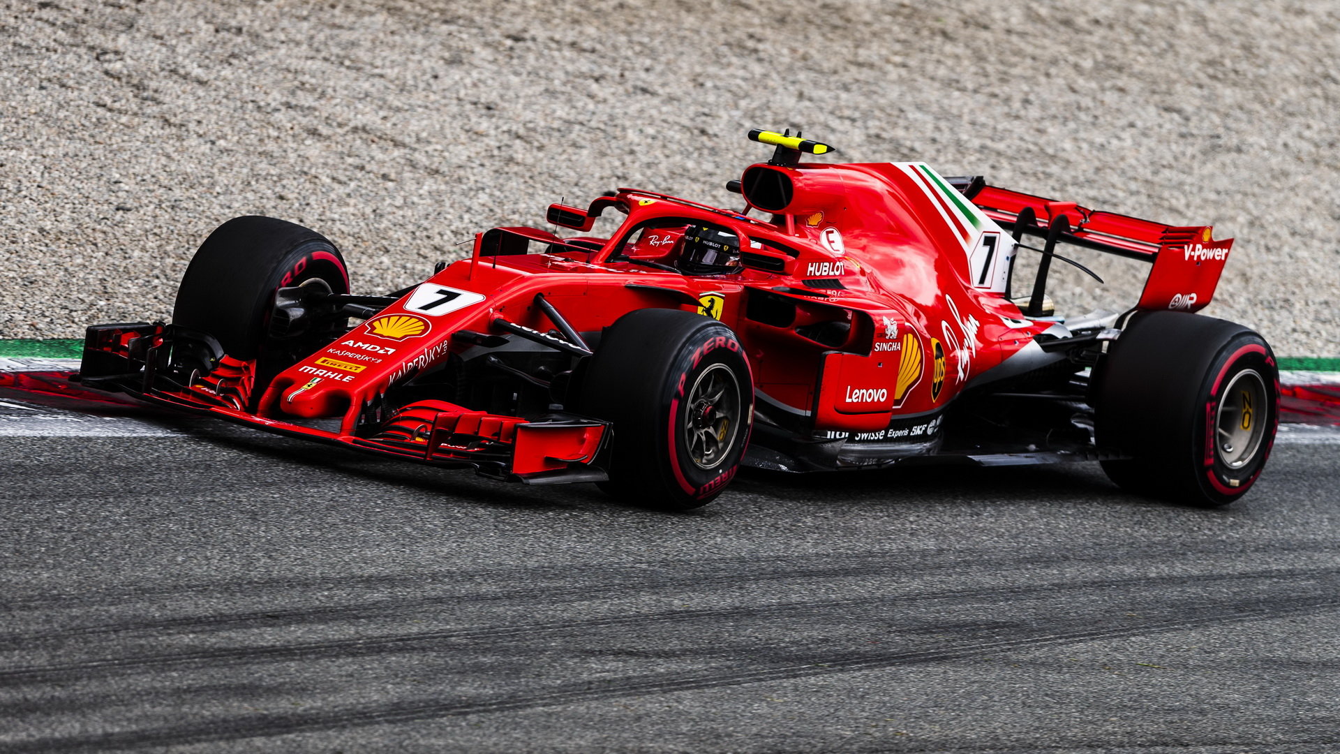 Kimi Räikkönen v Monze ovládl kvalifikaci a desítky tisíc fanoušků poté podepsali petici za jeho setrvání v týmu