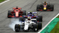 Charles Leclerc, Pierre Gasly a Sebastian Vettel v závodě v Monze
